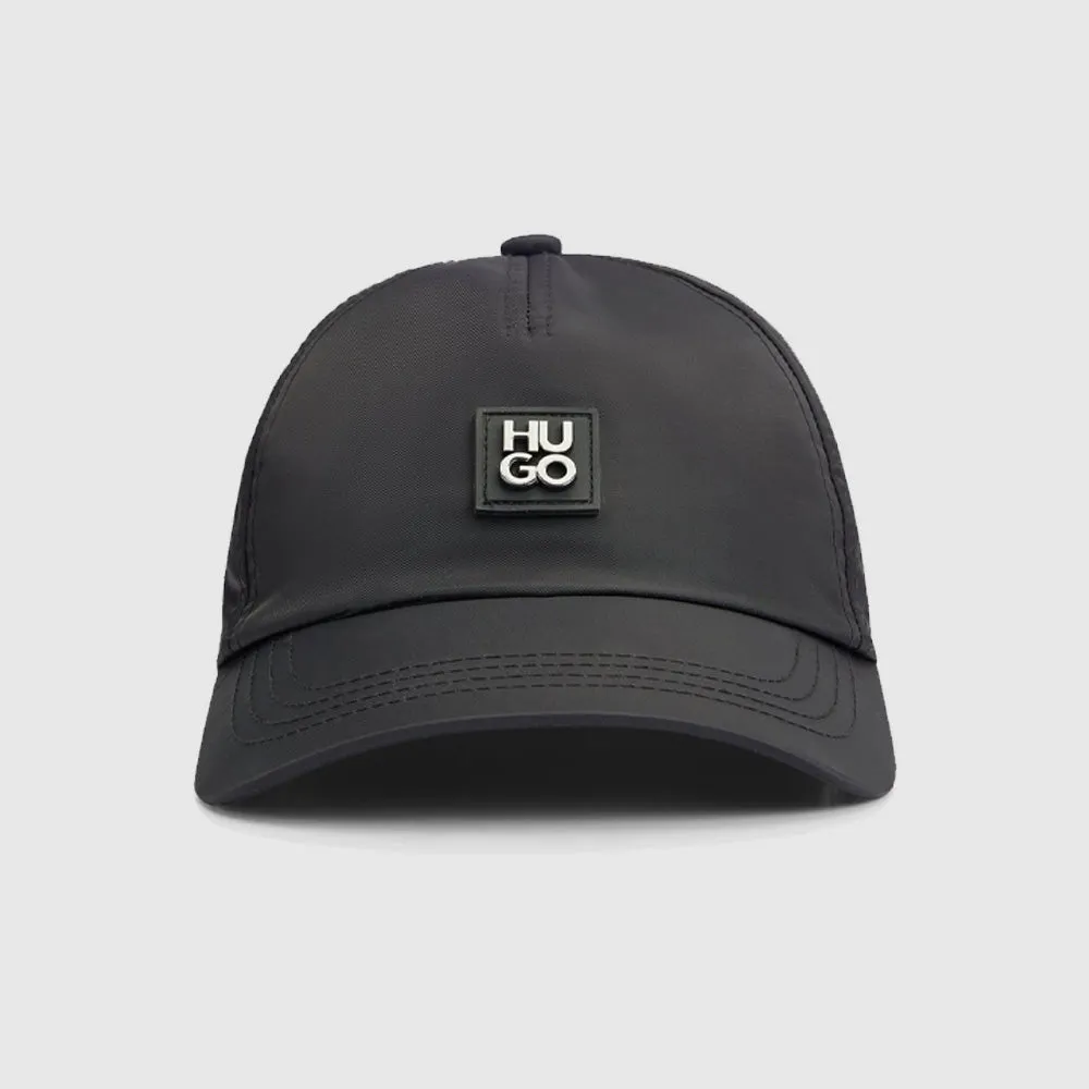 Casquette à logo métallique
