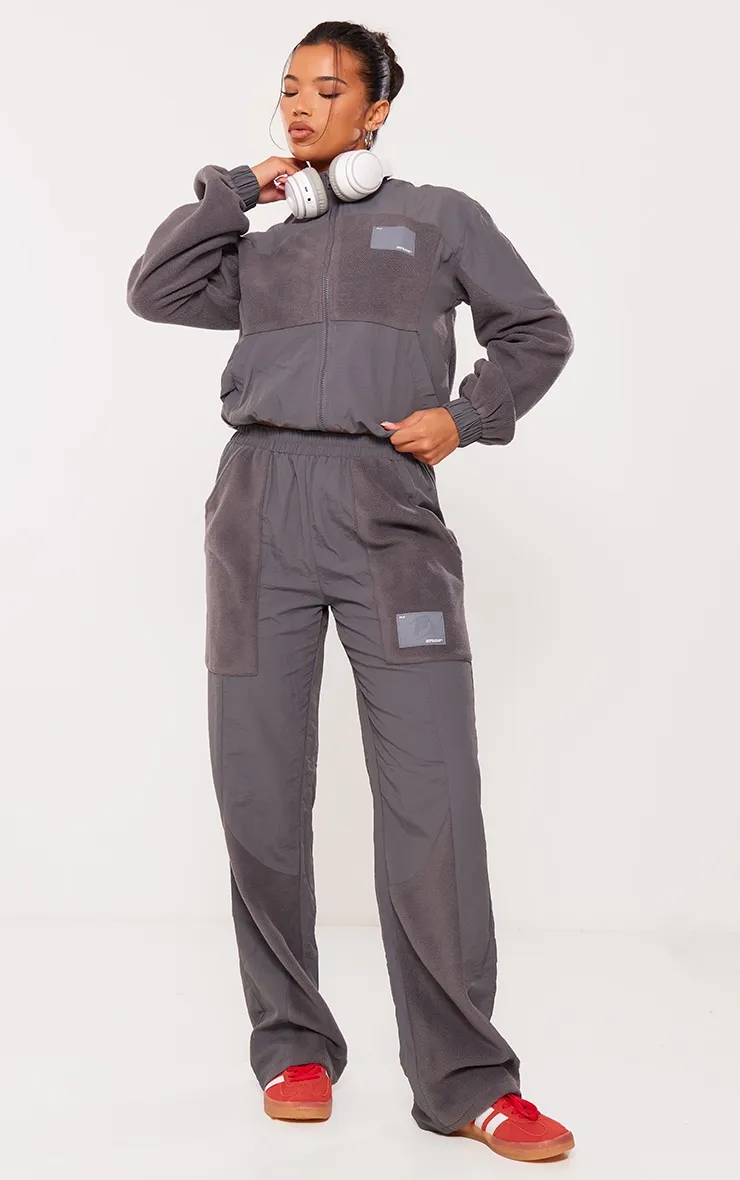Jogging droit gris anthracite à empiècements en polaire contrastante