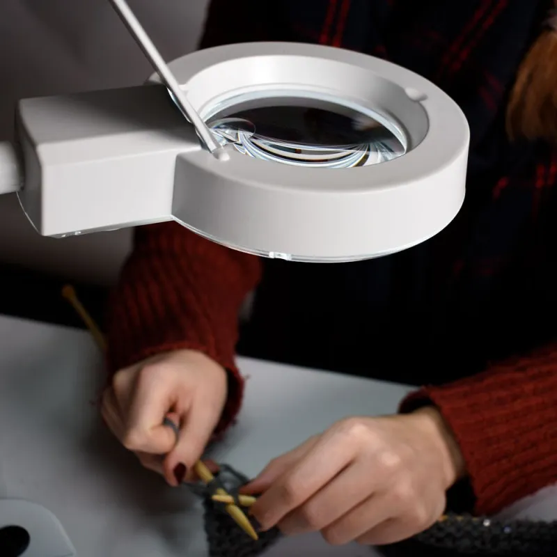 Loupe lampe électrique bras flexible - Mercerie - Cheval Blanc